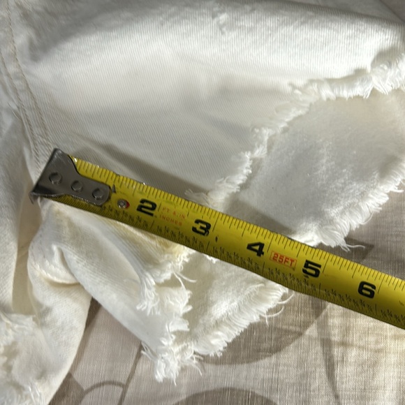 LEVI'S Premium Ribcage Cutoff Ivory Shorts Raw Hem Distressed Size 23” - Picture 8 of 9